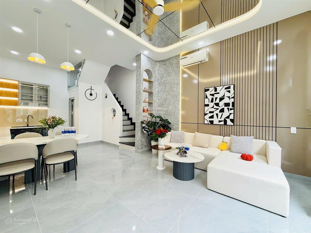 Nhà 4tầng (ngang 4,5m x10m) 3phòng ngủ full nội thất ngay emart chỉ nhỉnh 5tỷ