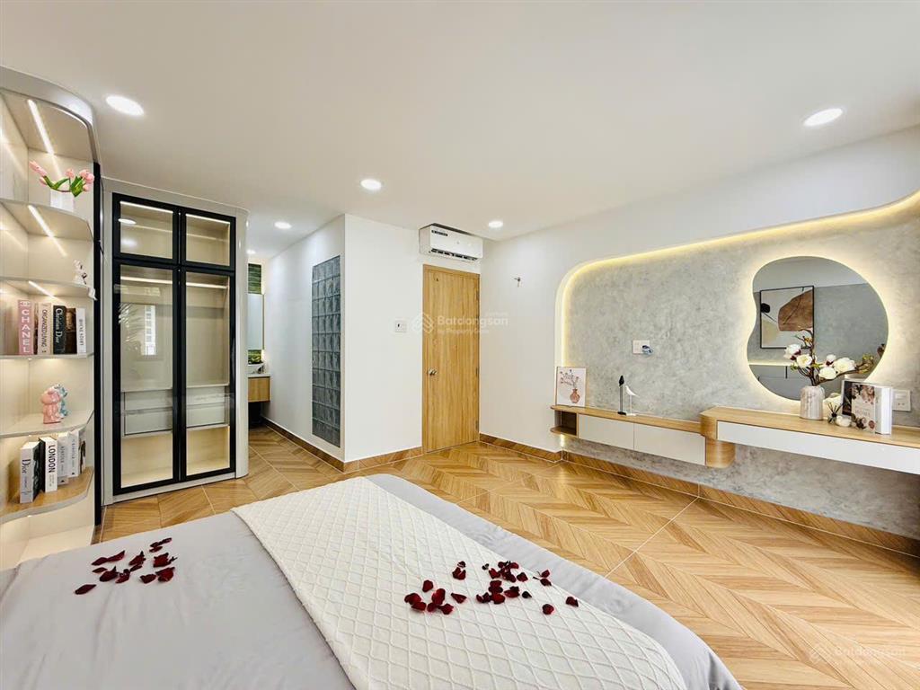 Nhà 4tầng (ngang 4,5m x10m) 3phòng ngủ full nội thất ngay emart chỉ nhỉnh 5tỷ