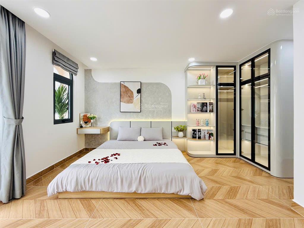 Nhà 4tầng (ngang 4,5m x10m) 3phòng ngủ full nội thất ngay emart chỉ nhỉnh 5tỷ