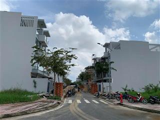 Bán gấp mt ngay kdc mỹ hòa 4, ngay chợ đầu mối hóc môn  5 x 24m  ct 5 tầng giá 5.2 tỷ