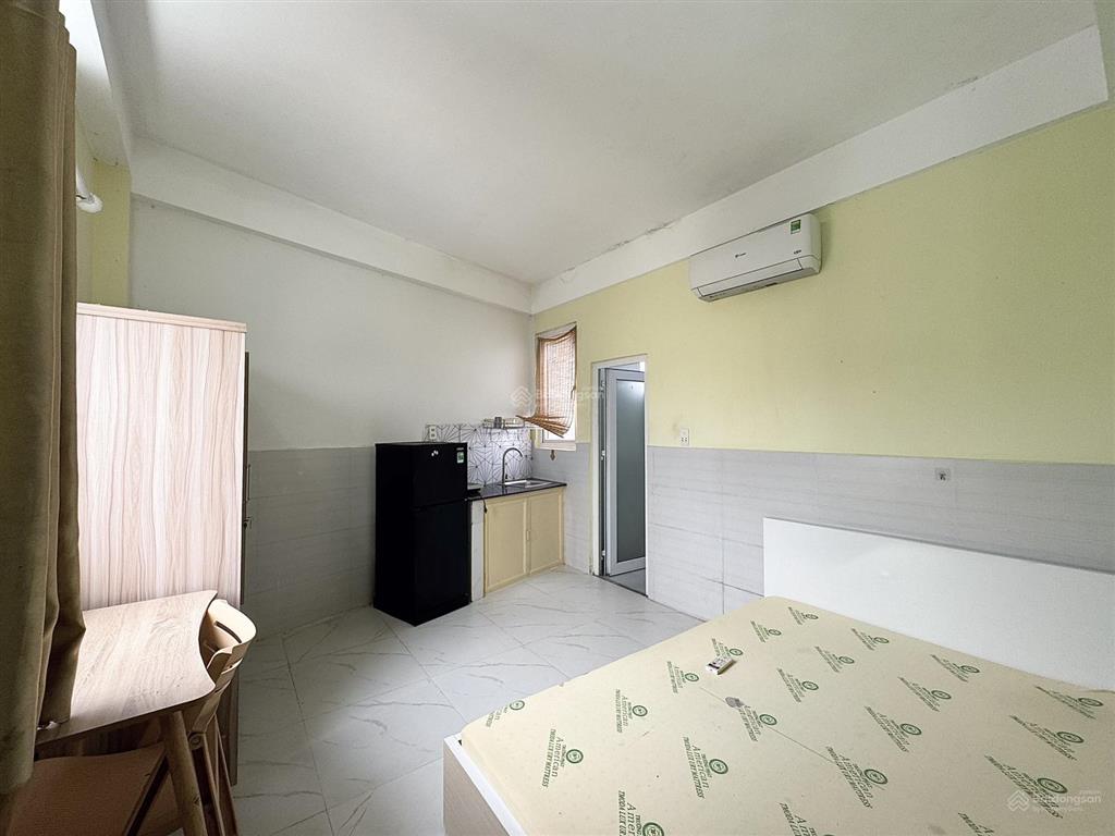 Chính chủ cho thuê phòng studio full nội thất cửa sổ thoáng ngay gần ngã tư hàng xanh điện biên phủ