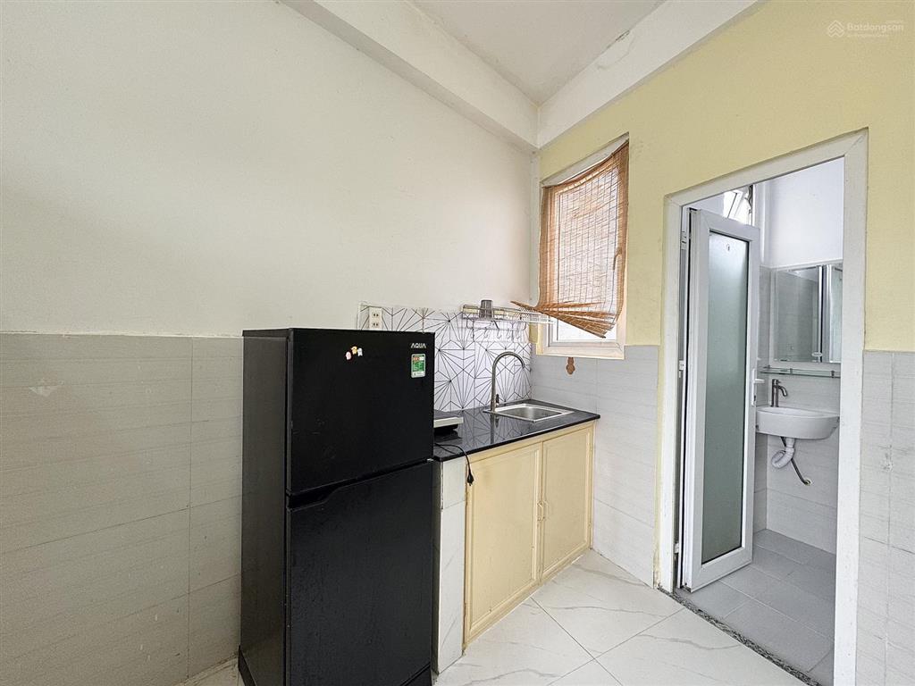 Chính chủ cho thuê phòng studio full nội thất cửa sổ thoáng ngay gần ngã tư hàng xanh điện biên phủ