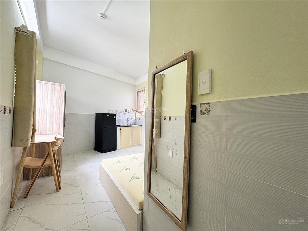 Chính chủ cho thuê phòng studio full nội thất cửa sổ thoáng ngay gần ngã tư hàng xanh điện biên phủ
