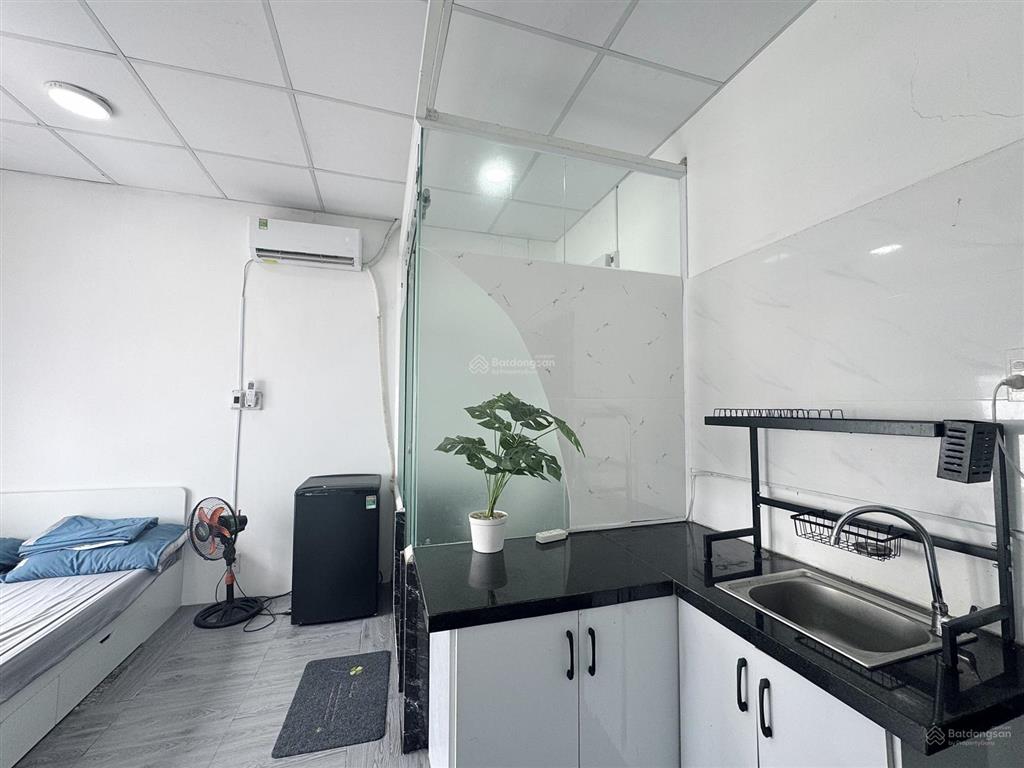 Chính chủ cho thuê studio full nội thất cửa sổ trời siêu thoáng ngay cầu thị nghè qua quận 1 5p