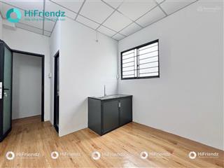 Chính chủ cho thuê phòng studio cửa sổ thoáng mới làm lại ngay ngã tư hàng xanh cách hutech 5p