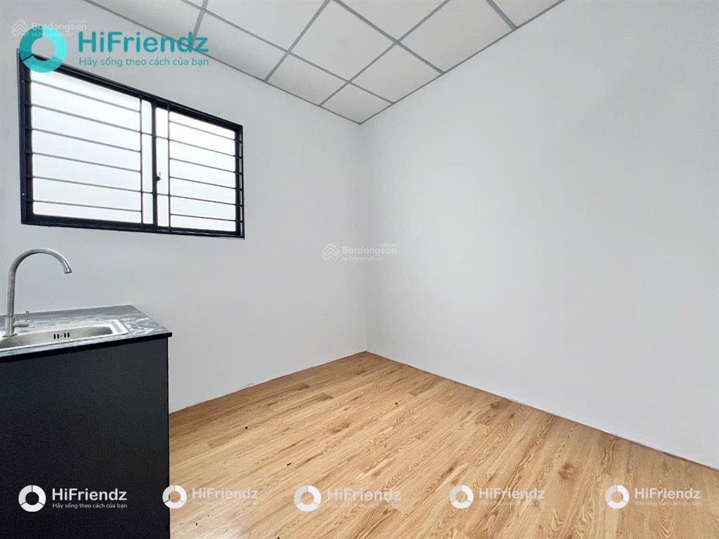 Chính chủ cho thuê phòng studio cửa sổ thoáng mới làm lại ngay ngã tư hàng xanh cách hutech 5p