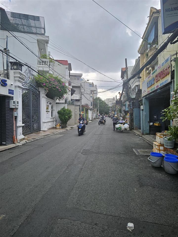 Bán nhà hxh lê quang định, quận bình thạnh. dt 10 x 21m gồm t, 4l hdt 150tr/th giá 32 tỷ