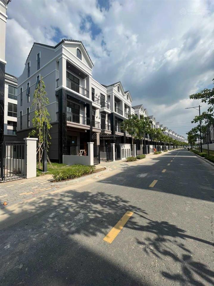 Bán 17tỷ cần bán nhà phố khu đô thị zeitgeist hàn quốc gs metrocity. 0915 346 *** mr khởi