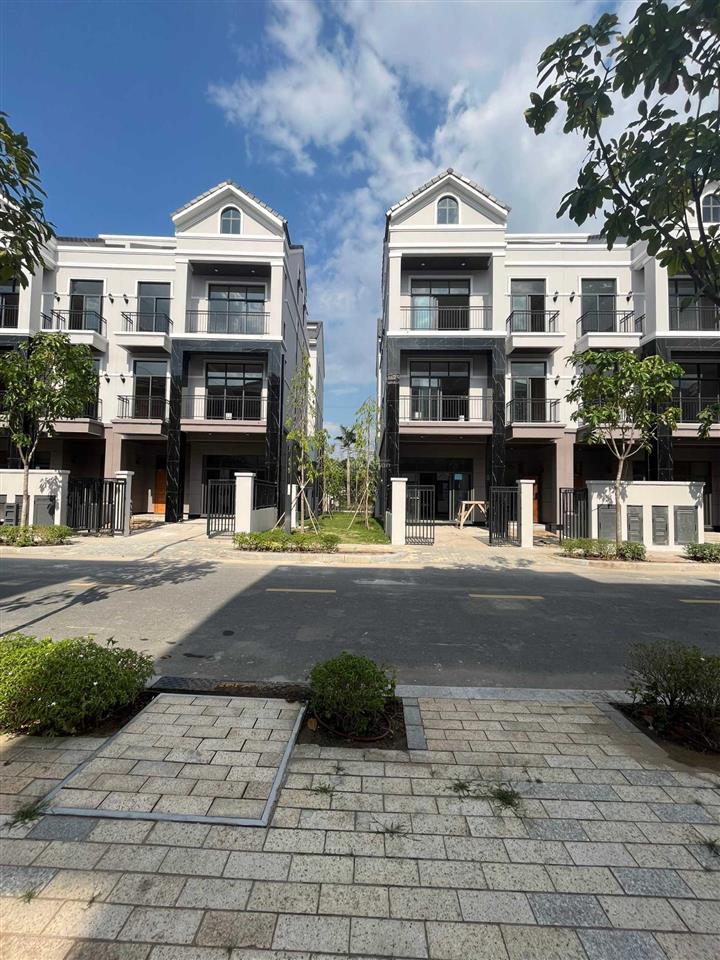 Bán 17tỷ cần bán nhà phố khu đô thị zeitgeist hàn quốc gs metrocity. 0915 346 *** mr khởi