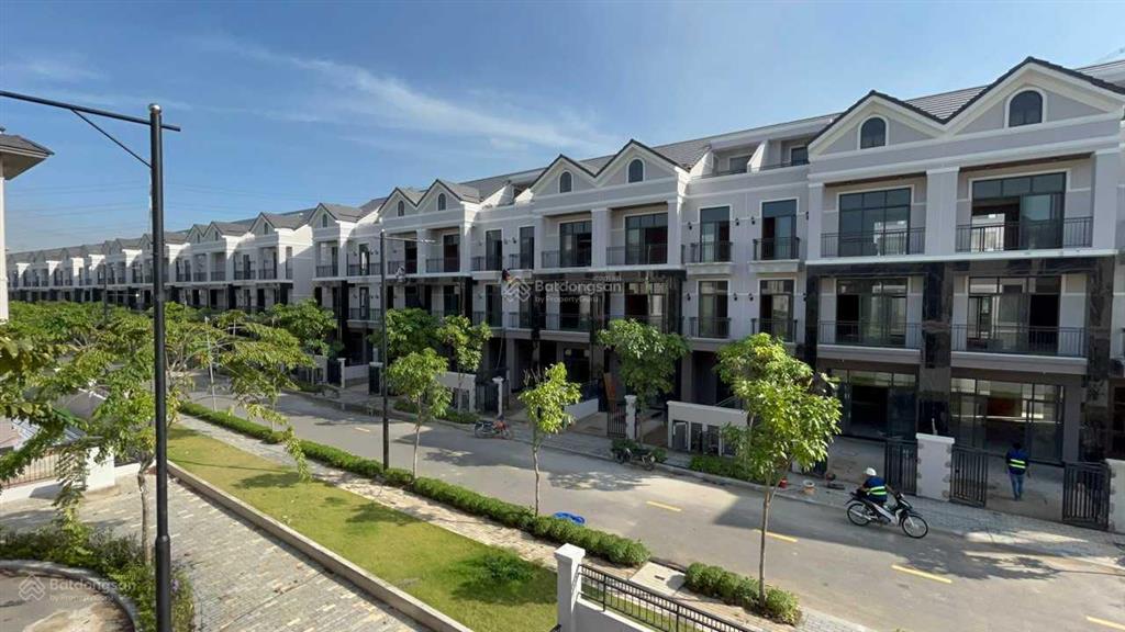 Bán 17tỷ cần bán nhà phố khu đô thị zeitgeist hàn quốc gs metrocity. 0915 346 *** mr khởi