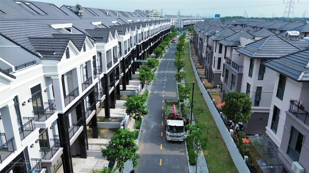 Bán 17tỷ cần bán nhà phố khu đô thị zeitgeist hàn quốc gs metrocity. 0915 346 *** mr khởi