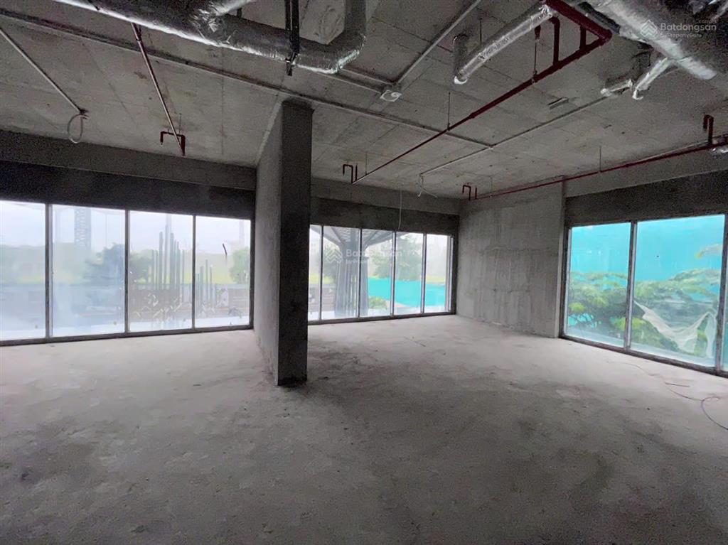 Shophouse 2 tầng tòa c, đối diện trung tâm thương mại  bán 24 tỷ 5 bao hết, masteri centre point