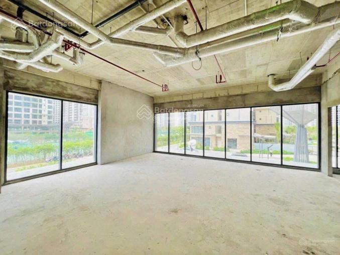 Shophouse 2 tầng tòa c, đối diện trung tâm thương mại  bán 24 tỷ 5 bao hết, masteri centre point