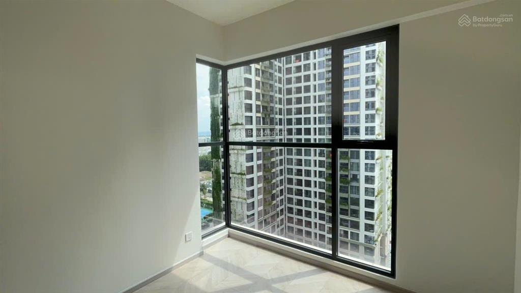 Căn góc 2pn, tòa d  giá bán 4 tỷ 78 bao hết, view trực diện hồ bơi, lumiere boulevard