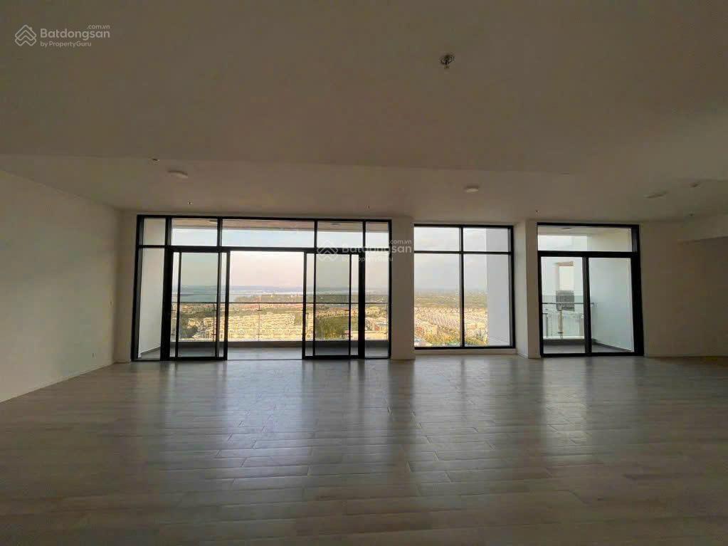 Penthouse tòa c, đông nam, view pháo hoa  bán 28 tỷ all in, lumiere boulevard, nhận nhà ở ngay