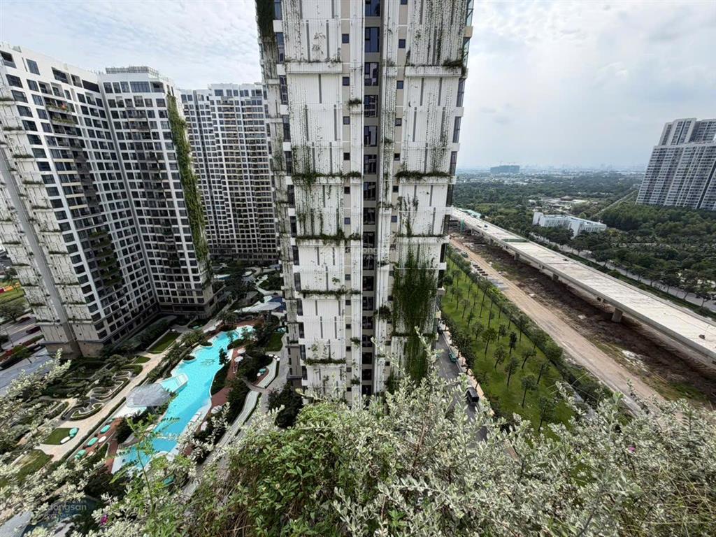 Gía tốt nhất, 2pn góc tòa a, view hồ bơi  bán 4 tỷ 865 all in, lumiere boulevard nhận nhà ở ngay