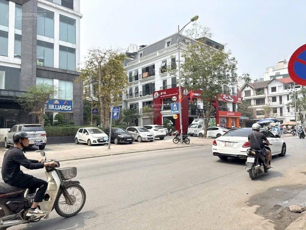 Chính chủ bán gấp nhà phố nguyễn sơn  3 tầng dân xây  ngõ 158  66m2  ngay toà nhà cc berriver