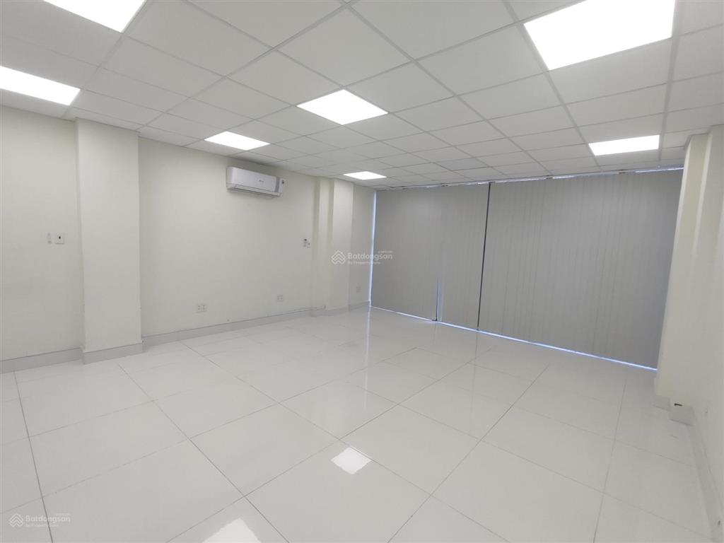 Cho thuê sàn làm văn phòng 50m2 đường trần quốc hoàn p2 tân bình. giá 9tr/tháng full nội thất