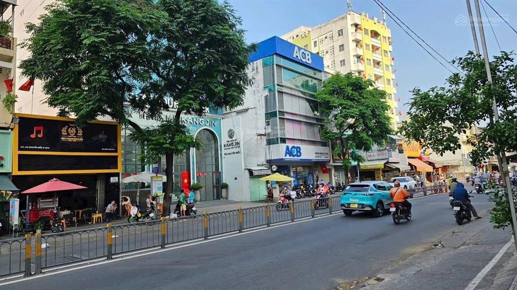 Bán tòa nhà 2500m2 sàn  mặt tiền nguyễn biểu, quận 5 (hđt 700tr/tháng)
