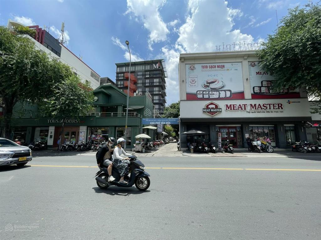 Bán nhà 12x20m  mặt tiền đường 3 tháng 2, quận 10