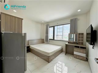 Studio cửa sổ trời lớn  thang máy  full nội thất gần cầu nguyễn tri phương q5