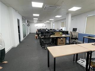 Cho thuê văn phòng sẵn fitout ... phường an phú an khánh .. dt 300m2  65 triệu