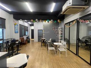 Cho thuê văn phòng có sẵn fitout studio đẹp ... dt 220m2  70 triệu quận bình thạnh