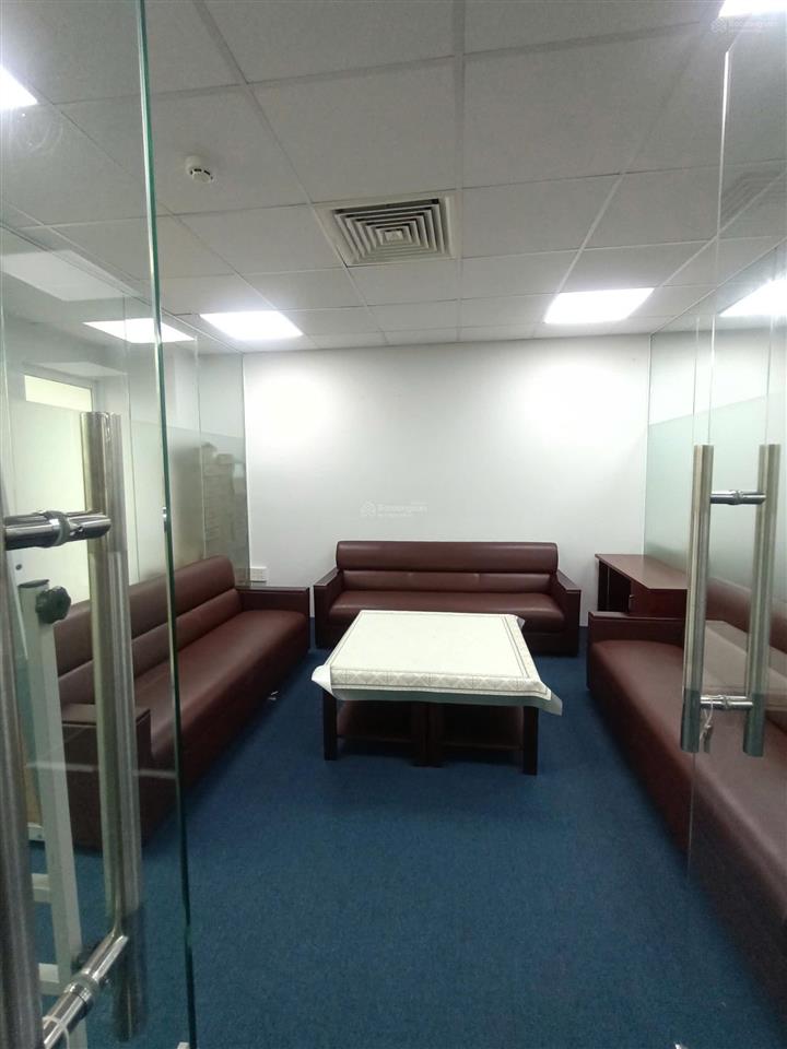 Tiết kiệm 500tr tiền setup || sàn 250m2 cao thắng quận 3..full nội thất..sẵn bàn ghế  phòng họp