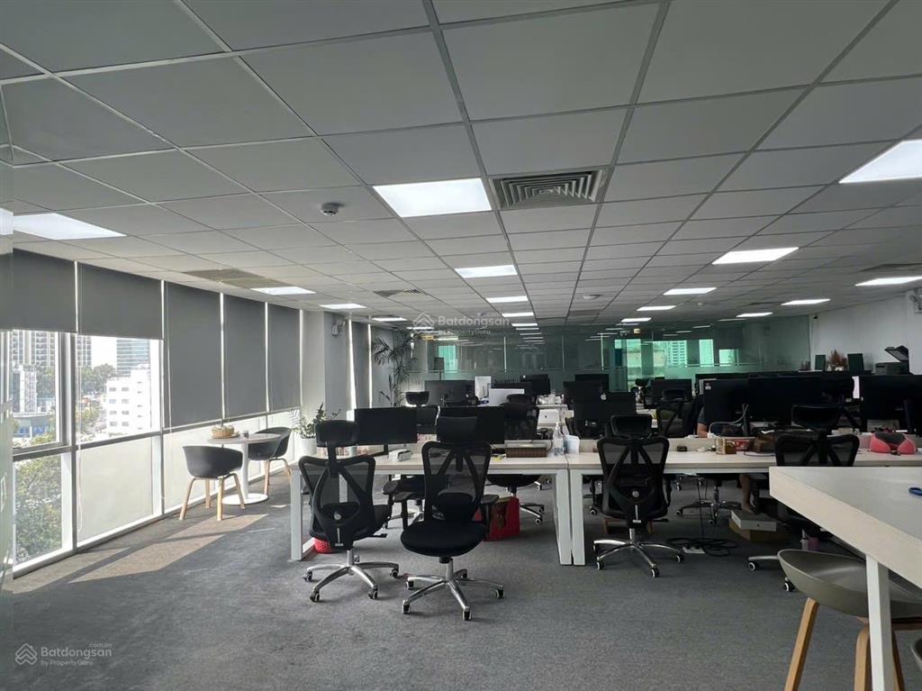 Tiết kiệm 500tr tiền setup || sàn 250m2 cao thắng quận 3..full nội thất..sẵn bàn ghế  phòng họp