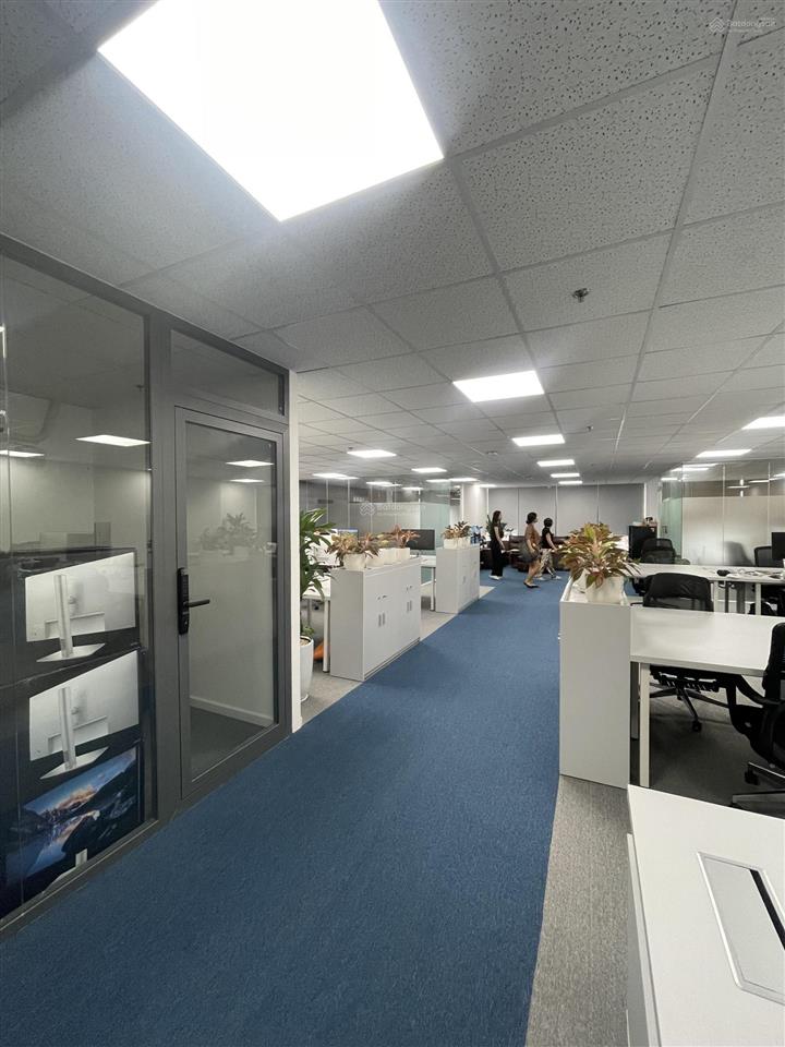 Cho thuê vp bình thạnh cầu sài gòn. dt 200m2  sẵn fitout nội thất