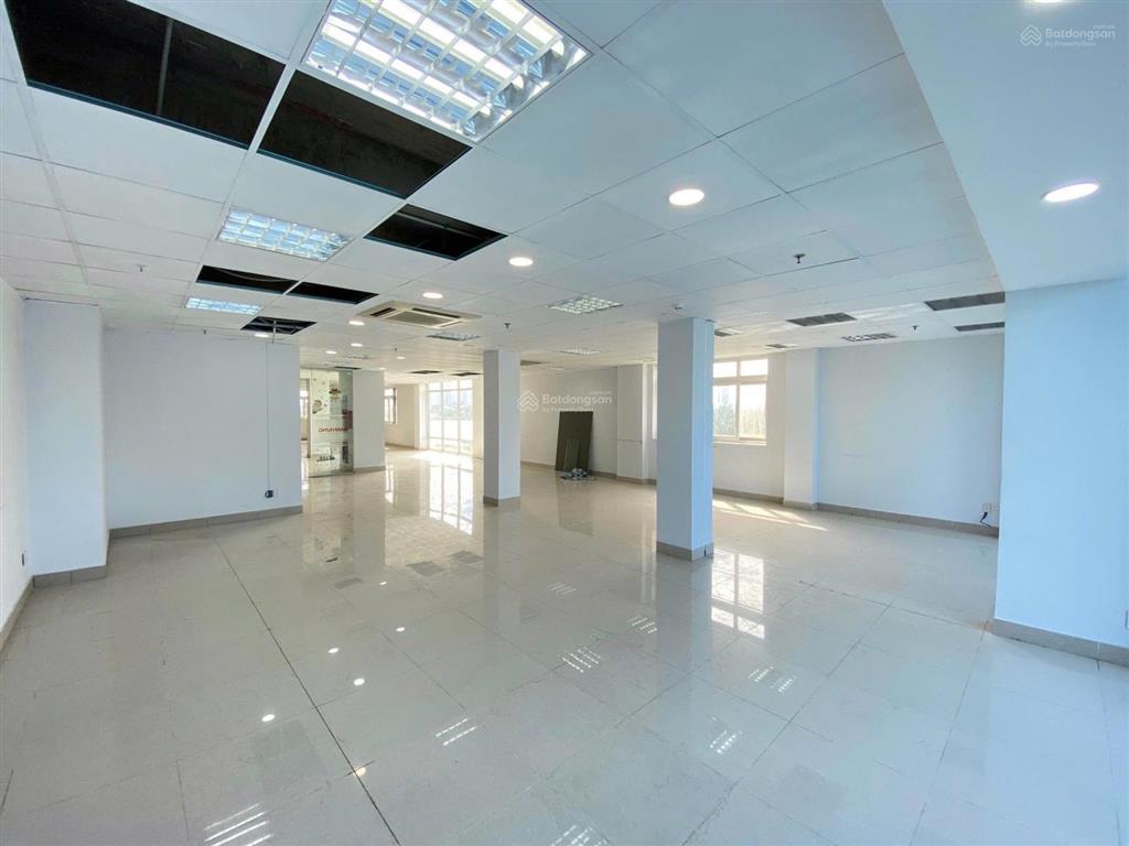 Cho thuê vp bình thạnh cầu sài gòn. dt 200m2  sẵn fitout nội thất