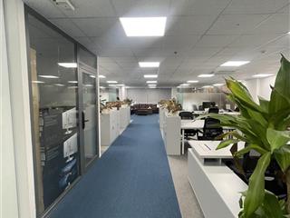 Cho thuê vp bình thạnh cầu sài gòn. dt 200m2  sẵn fitout nội thất