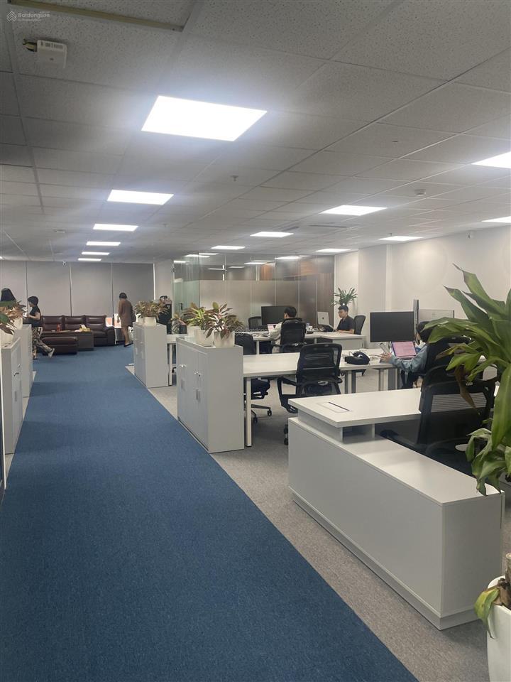 Cho thuê vp bình thạnh cầu sài gòn. dt 200m2  sẵn fitout nội thất