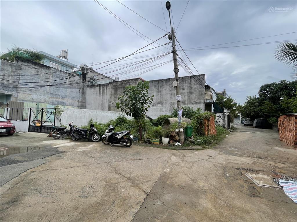 Bán đất gần lê văn việt, góc 2 mặt tiền đường 10m  hướng đông nam. dt 112m2 thổ cư (10m x 11m)