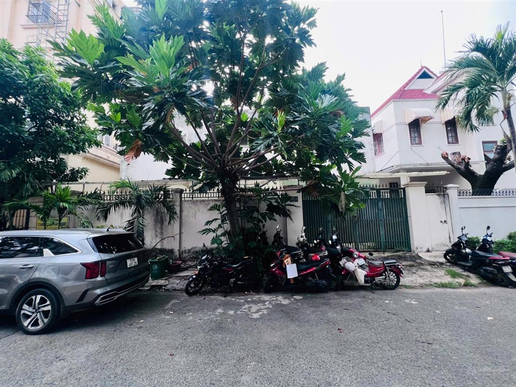 Bán khuôn đất xây biệt thự thảo điền  quận 2. dt 15m x 20m  300m2. giá chỉ 75 tỷ thương lượng