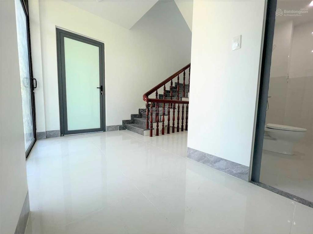 Cho thuê nhà mới 1 trệt 3 lầu, giá 11 triệu/th, nằm trung tâm tp tân an