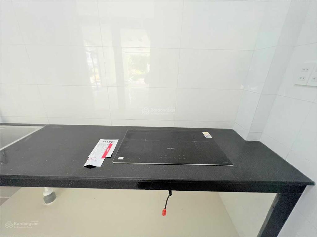 Cho thuê nhà mới 1 trệt 3 lầu, giá 11 triệu/th, nằm trung tâm tp tân an