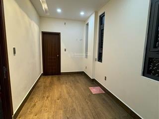 Cho thuê nguyên căn biệt thự full nội thất trung tâm bến lức