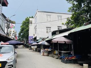 Sẵn nhà 2 tầng chắc chắn  có thể trồng thêm tầng nữa  mặt tiền siêu rộng  cách 100m ra chợ