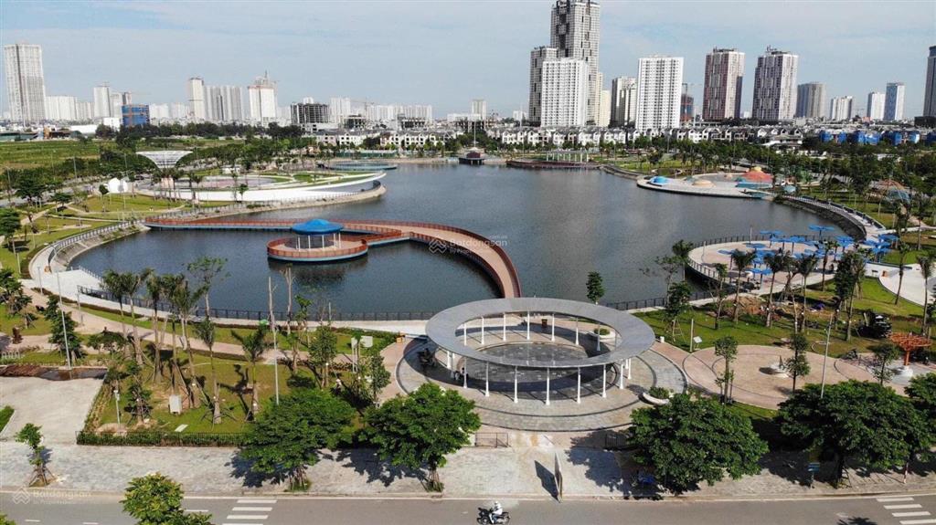 Cần bán shop chân đế chung cư sổ đỏ lâu dài mặt đường lê quang đạo kéo dài