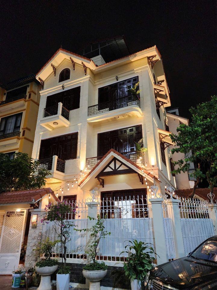 (LÔ GÓC) Bán Biệt Thự KDT Mễ Trì Hạ 150mx4T Oto Tránh Vỉa Hè KD VP Hơn 40 Tỷ Khu Vip Sổ Vuông MT 22m