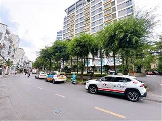 Nhà 4 tầng, cách sân bay tsn 100m. ngang hiếm 5m vuông a4 xe hơi vào nhà. chào giá chỉ 170tr/m