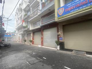 Bán nhà gần sân bay , dân trí cao, hàng sớm chủ tịch, hơn 100tr/m2