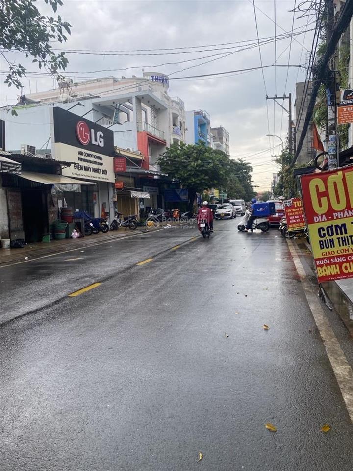 Bán nhà cạnh sân bay 75 m², 3 tầng 6 tỷ 1 căn ra mặt tiền