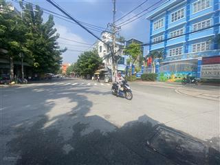 Bán nhà cạnh sân bay 75 m², 3 tầng 6 tỷ 1 căn ra mặt tiền