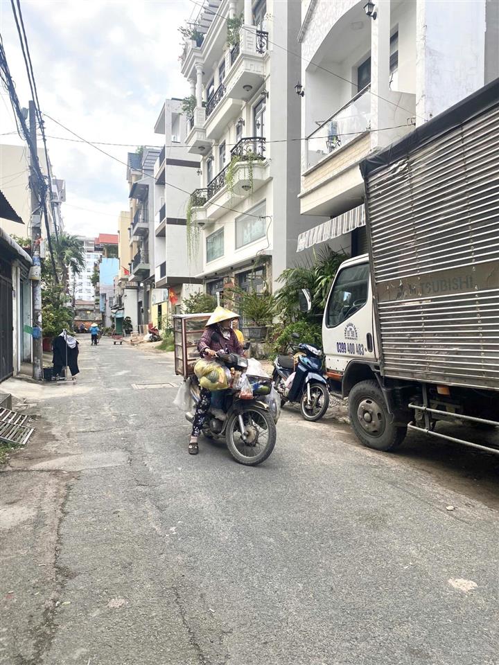 Bán nhà cạnh big c trường chinh, 68 m2 3 pn 6.5 tỷ đường 8 m hẻm kinh doanh