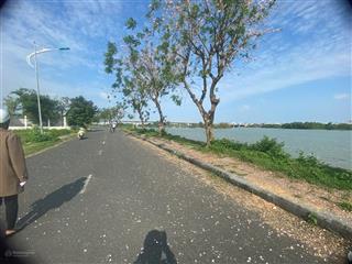 Cần bán nhanh lô góc 3 mặt tiền view sông khu biệt thự đảo nổi giá 50 tr/m2