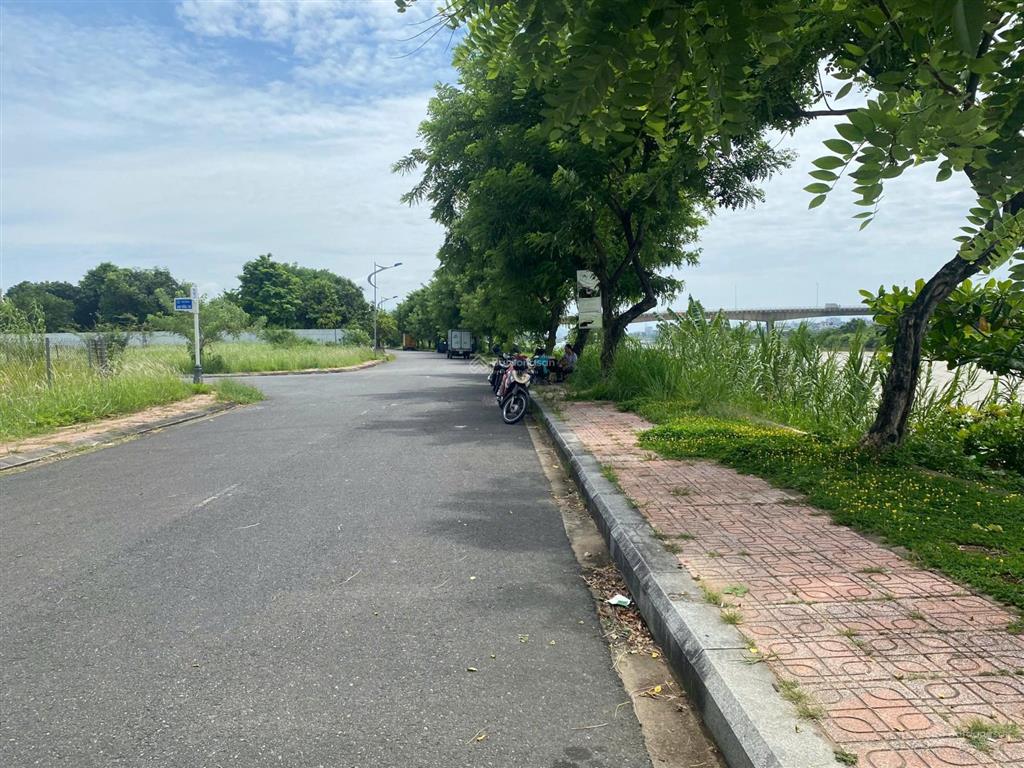 Cần bán 2 lô liền kề view nhìn trực diện ra sông, hướng đông nam khu biệt thự đảo nổi