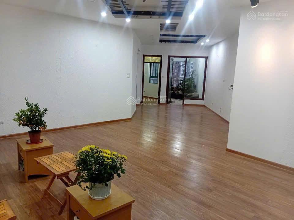 Bán căn hộ 160m2 trung hòa nhân chính tòa 24t2 ngủ 4 wc.
