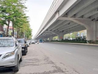 Nhà mặt phố phạm văn đồng. đường đôi 40m vỉa hè 6m. thoáng trước sau. kinh doanh, văn phòng sầm uất